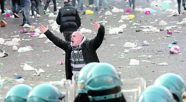 Feyenoord, violenti in arrivo: l'asse con gli ultrà del Napoli, olandesi invitati in Campania