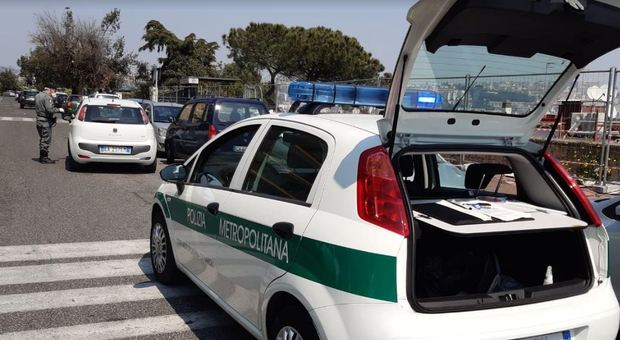 Coronavirus a Napoli, la polizia metropolitana chiude un forno abusivo