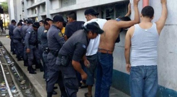 Guatemala, scoppia rissa in carcere: 8 morti, due decapitati e dati alle fiamme