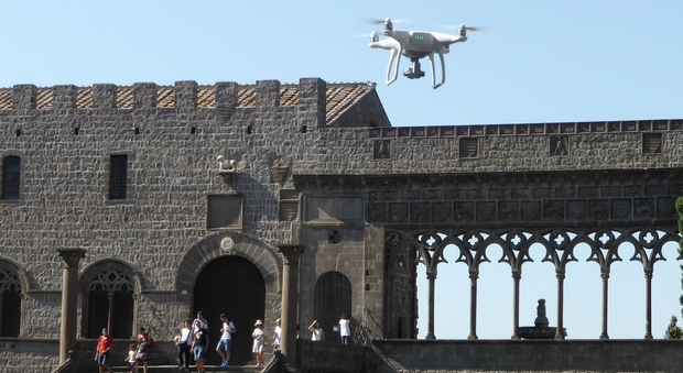 Trasporto, un drone seguirà la Macchina per il film su Santa Rosa. Anteprima il 16 dicembre all'Unione