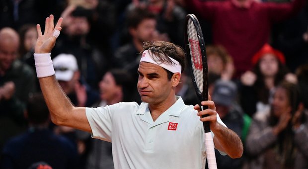 Federer si ritira a Roma, problema alla gamba: «Sono dispiaciuto, spero di tornare nel 2020»