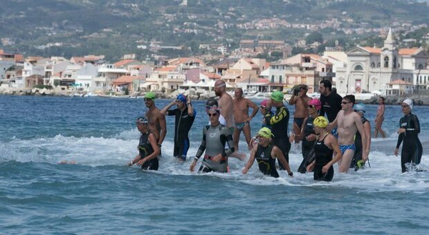 Swim for Parkinson, torna la traversata dello stretto di Messina che ispira milioni di malati