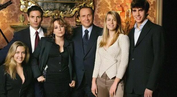 Berlusconi morto, cinque figli e 16 nipoti: la famiglia allargata del Cavaliere
