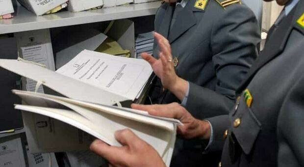 Salento, documenti falsi per ottenere il reddito di cittadinanza: 43 denunce