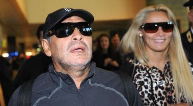 Maradona torna in Italia ed Equitalia ne approfitta per fargli recapitare un avviso di mora da 39 milioni