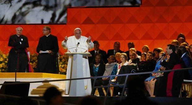 Philadelphia, papa Francesco a vittime pedofilia: «Dio piange, tutti gli abusi saranno puniti»