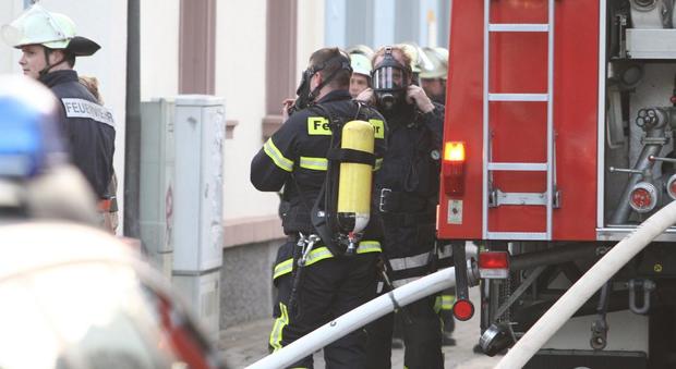 Germania, uno yacht esplode nel porto: almeno 13 feriti, uno in fin di vita