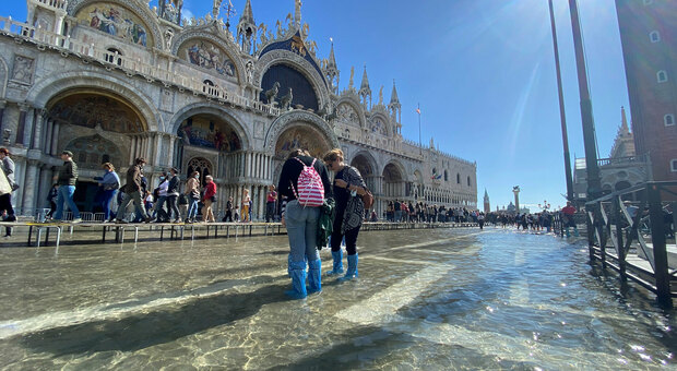 Basilica di San Marco a Venezia, i tre euro obbligatori? «Per luci, pulizie e anche per limitare gli accessi»