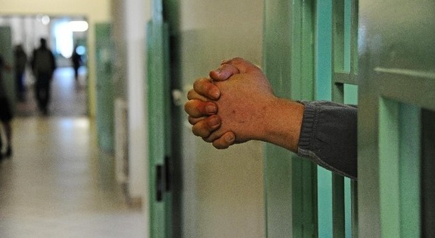 «Non funziona Sky», la rivolta dei detenuti nel carcere di Secondigliano