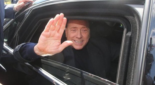 Silvio Berlusconi esce da Cesano Boscone