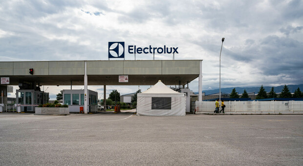 Licenziamenti volontari all'Electrolux, il sindacato ha "bloccato" la richiesta: «Troppo rischioso per lo stabilimento di Porcia»