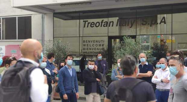 Proteste davanti alla sede della Treofan