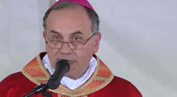 Il vescovo Pompili: «C'è depressione, ma non fatevi abbrutire dalla paura, non rassegnatevi»