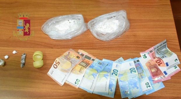 Hashish, cocaina e auto rubate: 43enne arrestato dalla polizia nel Napoletano