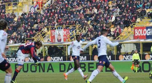 Il Bologna gioca contro il Genoa, ma i tifosi insultano i napoletani: "Vesuvio lavali col fuoco"