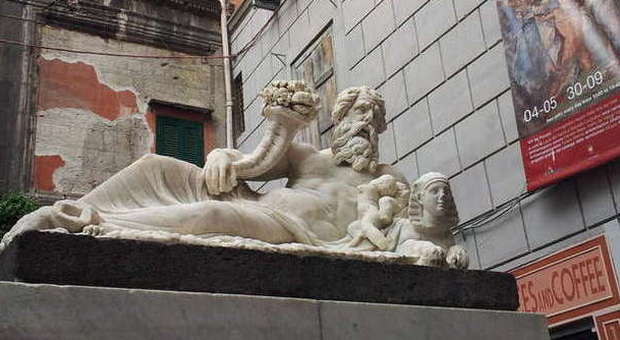 Restaurata la statua del Nilo: dopo 50 anni il corpo di Napoli rimette la testa a posto