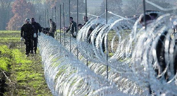 Migranti, è la Slovenia ad alzare il muro: altri 40 km di filo spinato