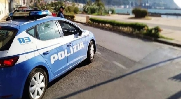 Controlli della polizia a Castellammare di Stabia