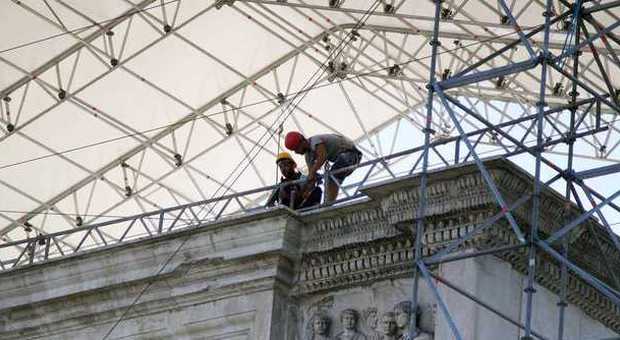 Benevento, Arco di Traiano in cura: via alla rimozione del tetto