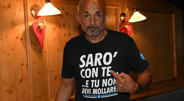 Napoli, c'è la maglia «Sarò con te»: 30 pezzi autografati da Spalletti