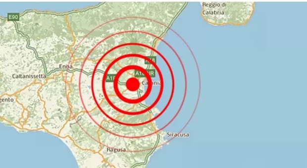 Terremoto Catania, scossa di magnitudo compresa tra 4.4 e 4.9: paura e gente in strada