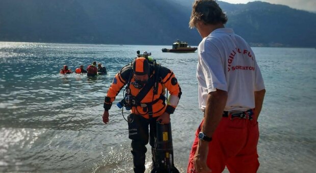 Ragazzina di 11 anni si tuffa nel lago di Como e non riemerge, faceva il bagno con il fratello maggiore