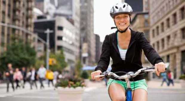 È tempo di bicicletta: accessori trendy e i vip più appassionati