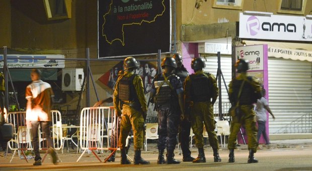 Terroristi assaltano ristorante turco in Burkina Faso, 18 morti