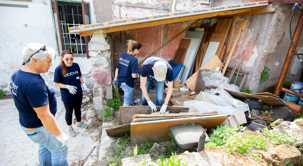 Volontari AbbVie ristrutturano una casa famiglia di Roma e una scuola di Aprilia