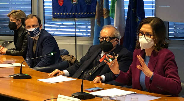 da sinistra, il presidente della Regione Friuli, Massimiliano Fedriga, Giuseppe Bono, ad di Fincantieri e Mariastella Gelmini, ministro degli Affari Regionali