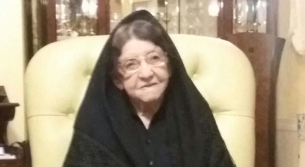 Nonnina sarda di 106 anni ritira la card per la pensione di cittadinanza: riceverà 86 euro