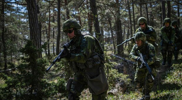 Finlandia e Svezia nella Nato: una barriera a Nord con caccia e sottomarini