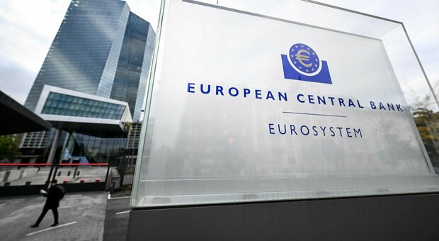 Tassi, la Bce ora teme la recessione e ferma la corsa degli interessi al 4,50%