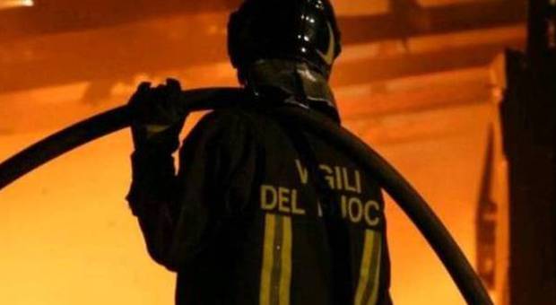 Incendio devasta un appartamento a Ronchi dei Legionari: un intossicato
