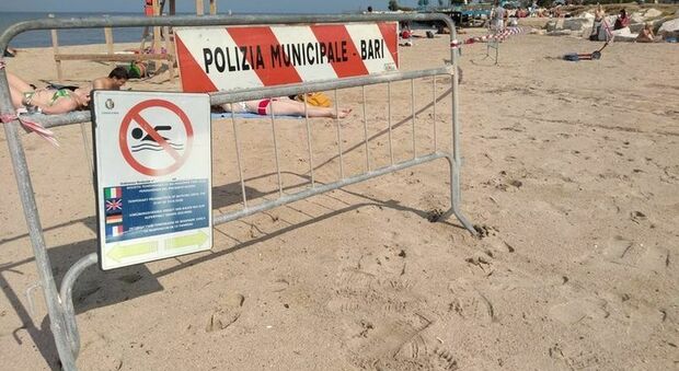 Si rompe la tubazione di Aqp: bagni vietati sul litorale sud. Disagi per due giorni