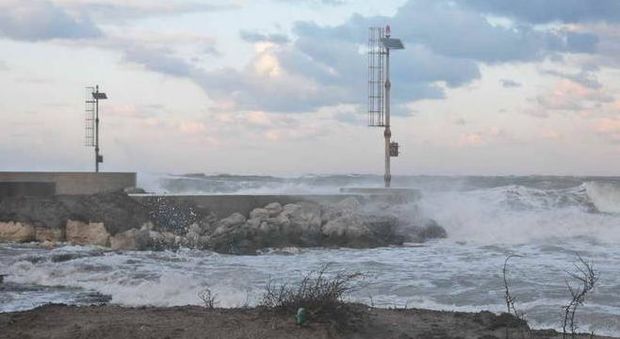 Allerta meteo anche in Puglia per venti forti nel weekend