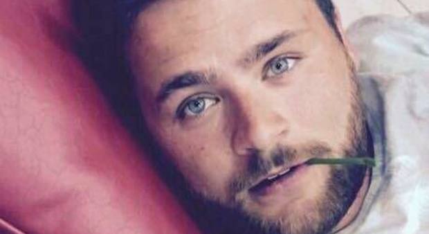 Una città intera piange Gianluca l'ex calciatore trovato morto a 27 anni