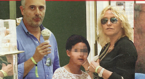Antonella Clerici, estate in famiglia con Vittorio Garrone e la piccola Maelle
