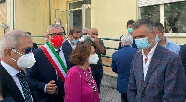Il ministro Bonetti in visita al «centro per le famiglie» di San Paolo Bel Sito