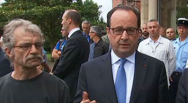 Assalto alla chiesa, il presidente Hollande: «Ignobile attentato terroristico»