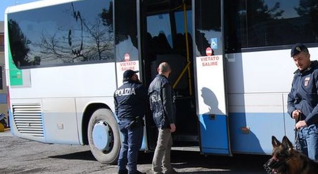 Pescara, bus sequestrato: la gita in Grecia diventa un'odissea per 250 studenti