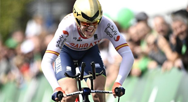 Giro d'Italia, Izagirre vince l'ottava tappa a Peschici. Visconti secondo e Jungels sempre in rosa.