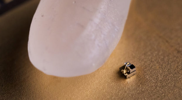 Creato il computer più piccolo al mondo: più piccolo di un granello di sale