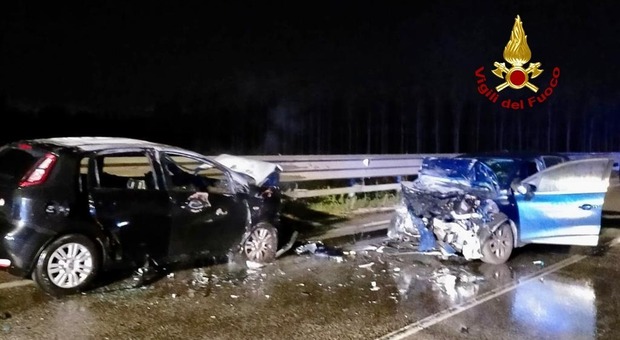 Campodarsego, frontale tra due auto nella notte: feriti i conducenti