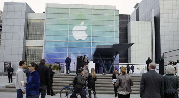 Apple, chiusa l'inchiesta per presunta evasione: «Non versati 879 milioni»