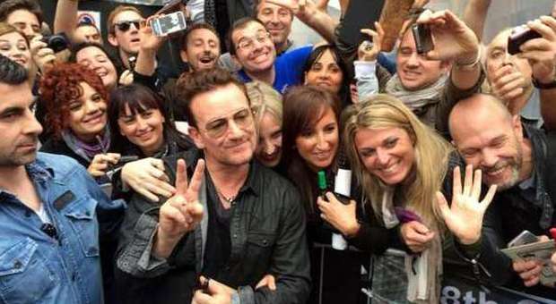Bono Vox e The Edge a Milano da Fazio: fan in delirio