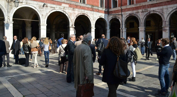 In tribunale a Venezia il caso di aggressioni e minacce per "spolpare" aziende