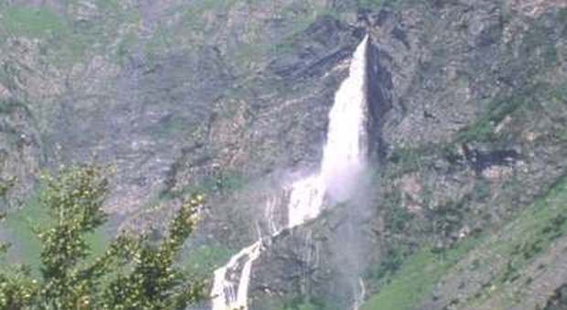 Val Seriana, precipita da una cascata gelata. 26enne muore davanti agli occhi della fidanzata
