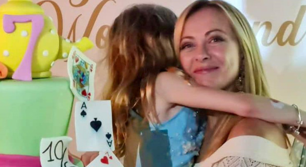 Giorgia Meloni, la tenera dedica per il compleanno della figlia Ginevra: «Fragolina, ti auguro una vita meravigliosa»