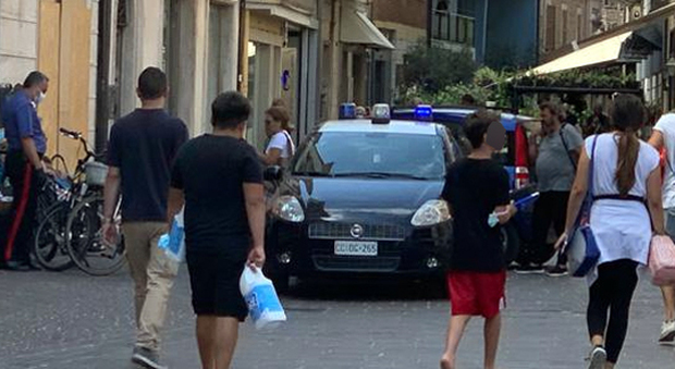 Ubriaco, Far west in viale Trieste. All’arrivo dei carabinieri l’uomo, 38 anni, gli lancia contro il cane. Preso e subito arrestato